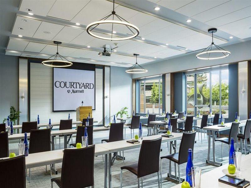 מלון Courtyard Burlington Harbor מראה חיצוני תמונה