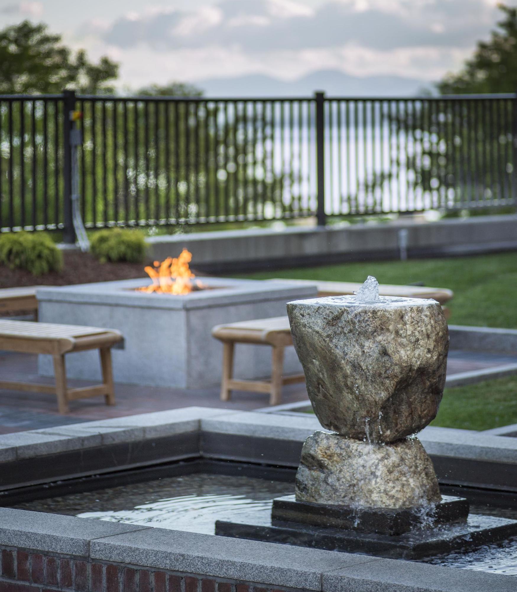 מלון Courtyard Burlington Harbor מראה חיצוני תמונה