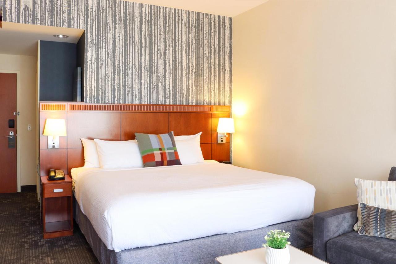מלון Courtyard Burlington Harbor מראה חיצוני תמונה