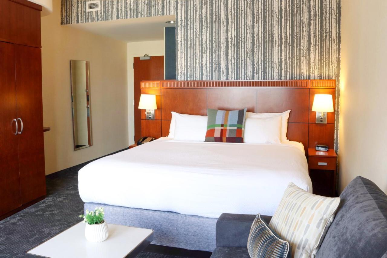 מלון Courtyard Burlington Harbor מראה חיצוני תמונה