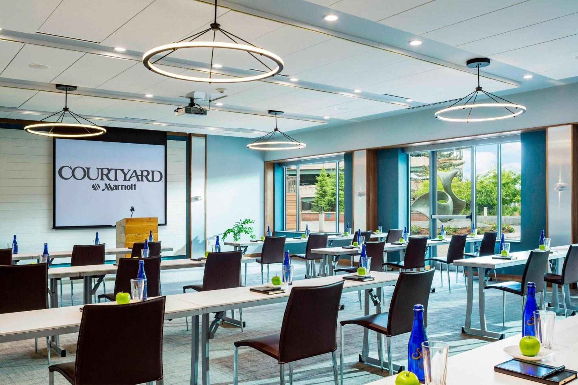 מלון Courtyard Burlington Harbor מראה חיצוני תמונה