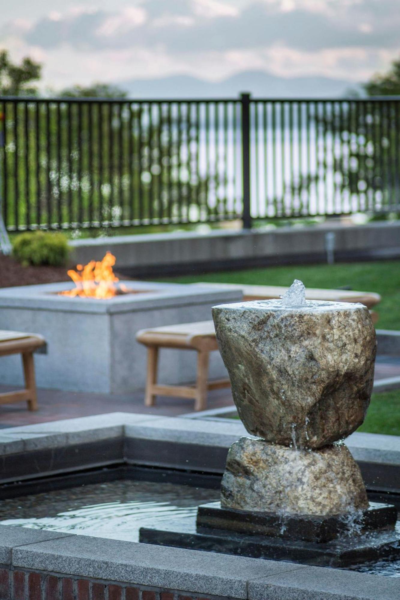 מלון Courtyard Burlington Harbor מראה חיצוני תמונה