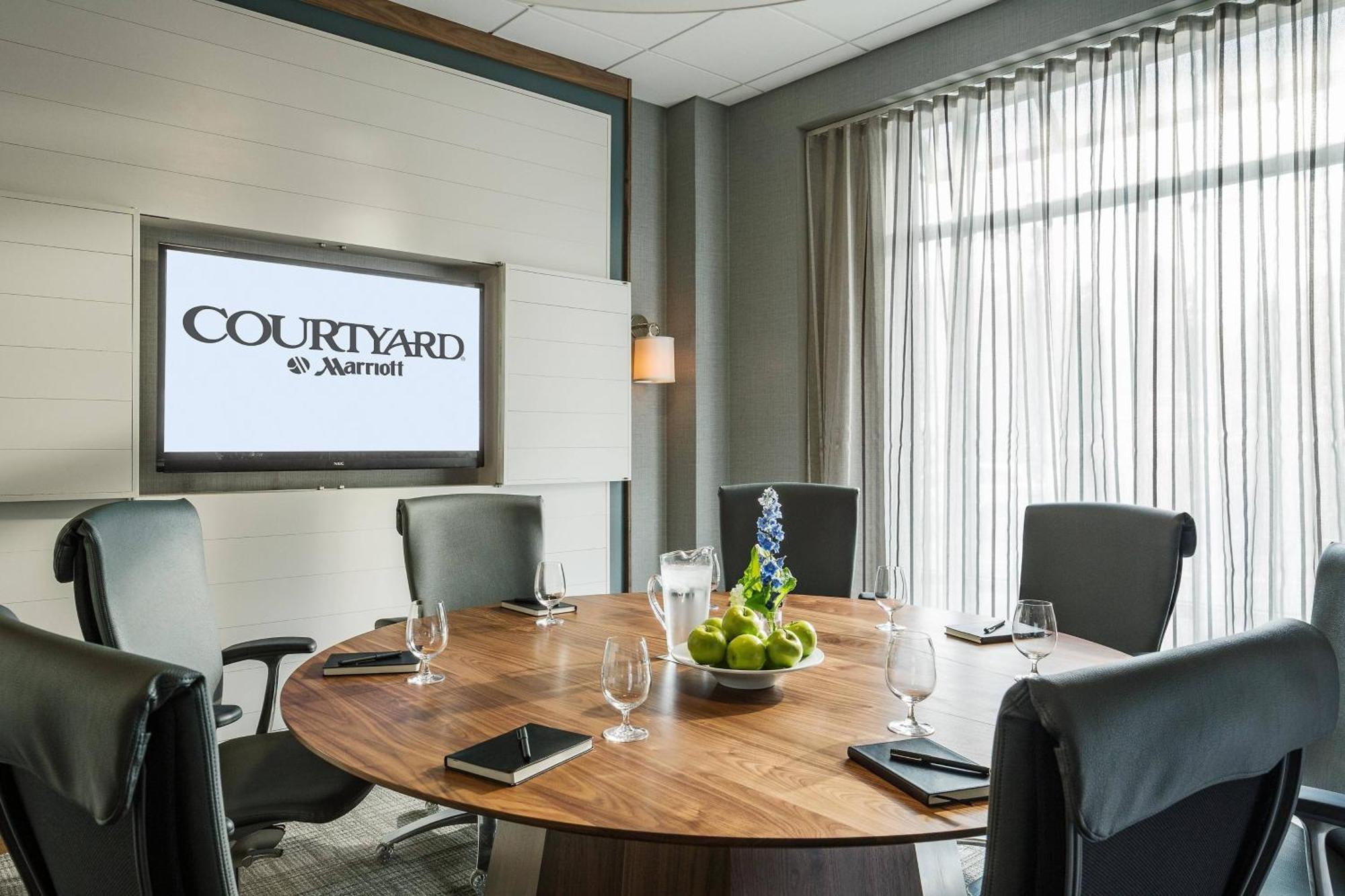 מלון Courtyard Burlington Harbor מראה חיצוני תמונה