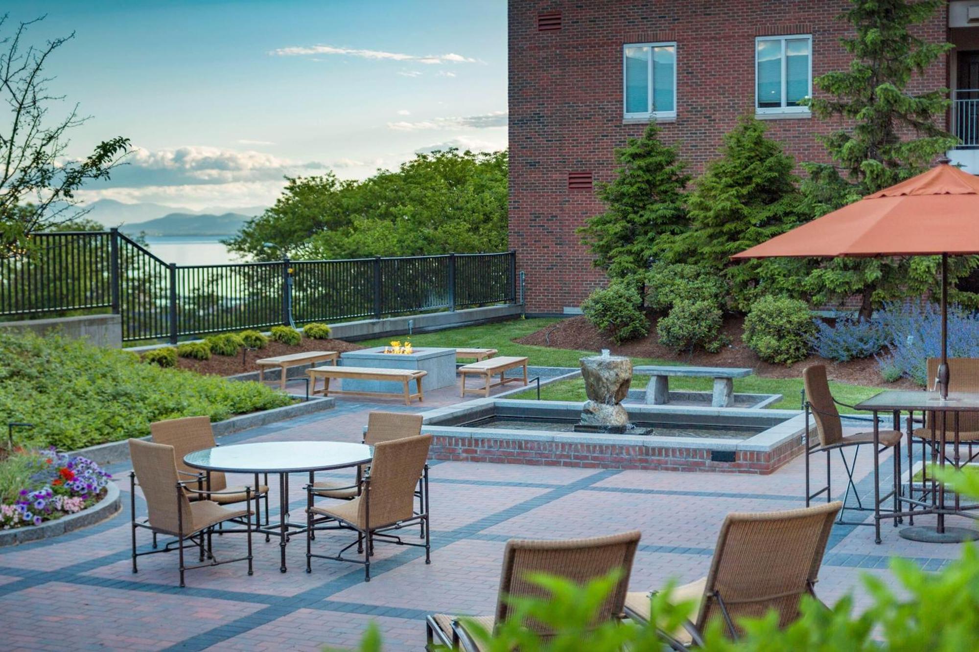 מלון Courtyard Burlington Harbor מראה חיצוני תמונה