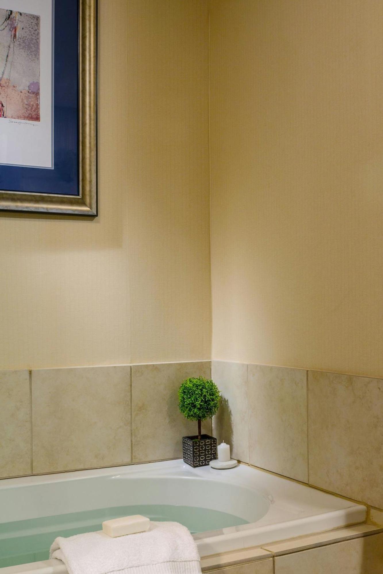 מלון Courtyard Burlington Harbor מראה חיצוני תמונה