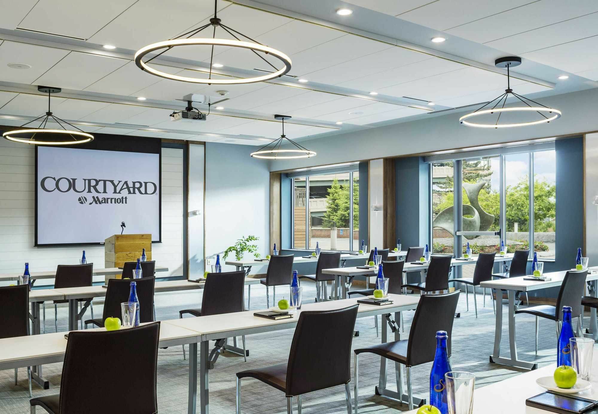 מלון Courtyard Burlington Harbor מראה חיצוני תמונה
