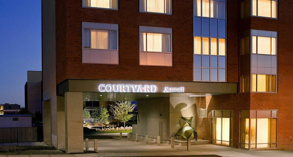 מלון Courtyard Burlington Harbor מראה חיצוני תמונה